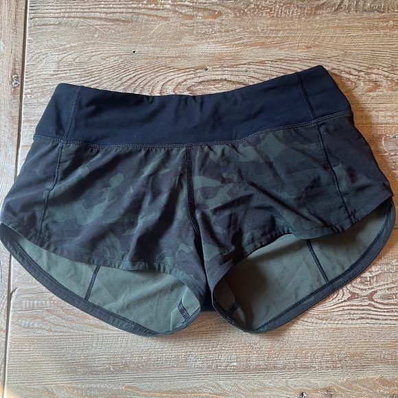 Lululemon Speed Up Low-Rise lined Shorts 2.5 inch - Picture 1 of 4